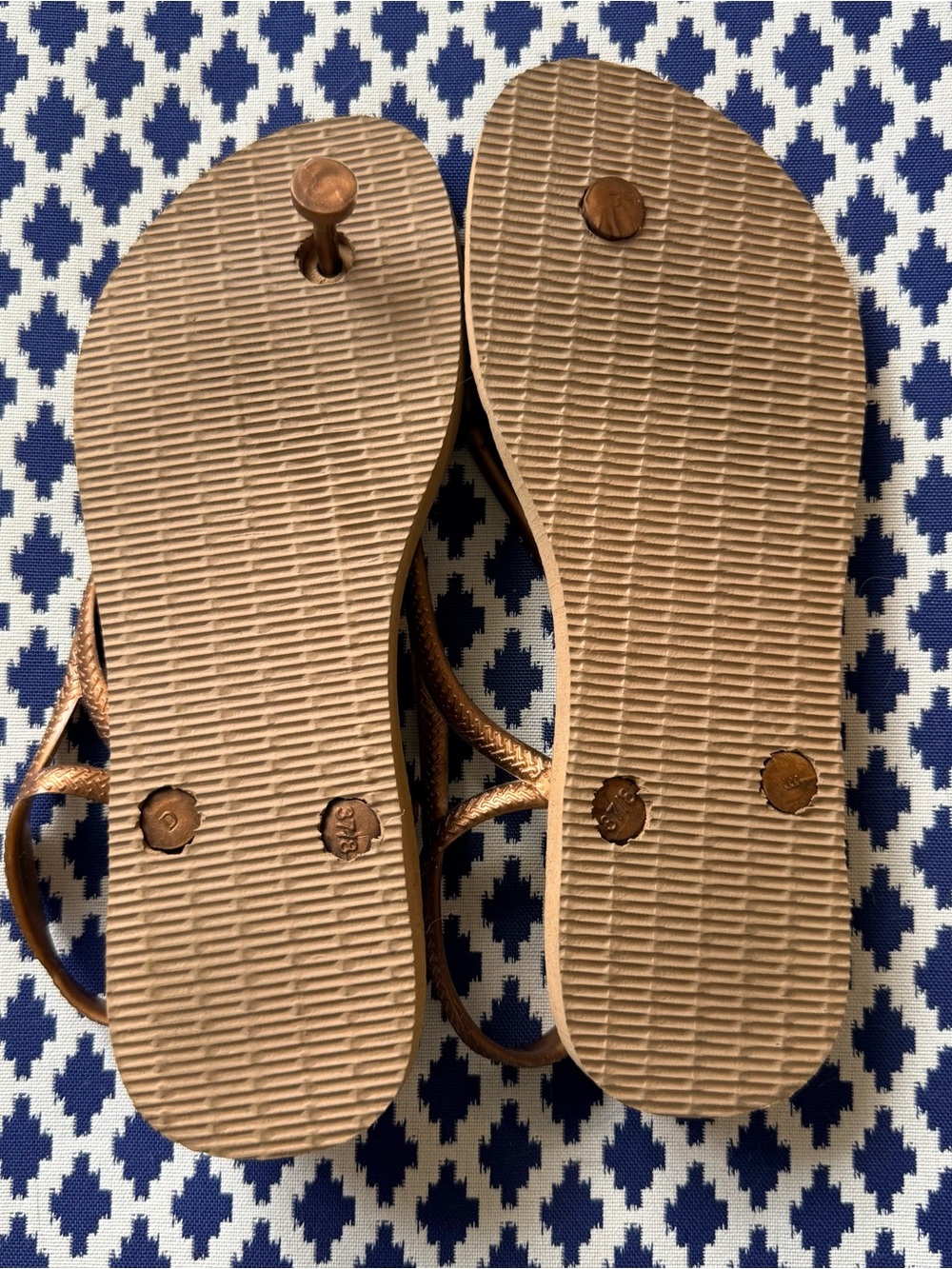 Havaianas 37-38 Tan Gladiator Flip-Flops with Metallic Bronze Straps - Picture 5 of 5